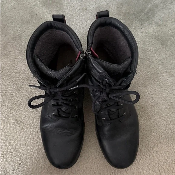 Ugg Black and Gray Lace-Up Boots, size 9.5 - Picture 4 of 5